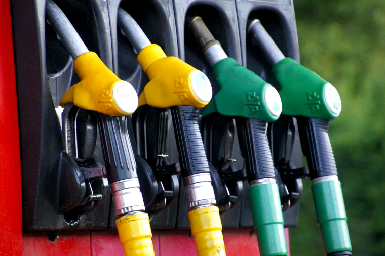 Côte d'Ivoire : une analyse critique lie la hausse du prix de l'essence à la dette publique et aux choix énergétiques