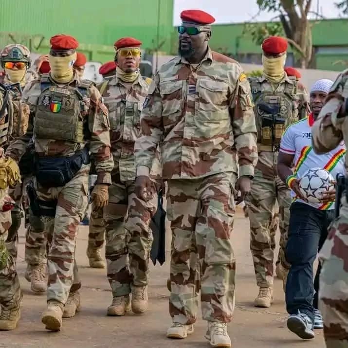 Guinée : l'armée rassure sur la continuité de l'État après le départ en congé du président Doumbouya
