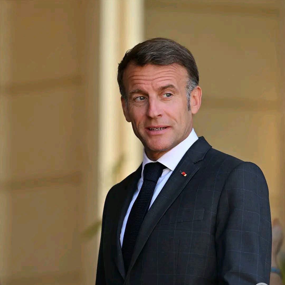 Macron fustige les frappes russes en Ukraine et annonce un durcissement de la pression sur Moscou
