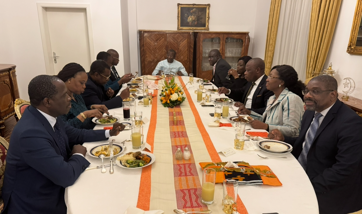 Allemagne – SEM Azize Diabaté convie ses collaborateurs à un moment de partage à sa résidence