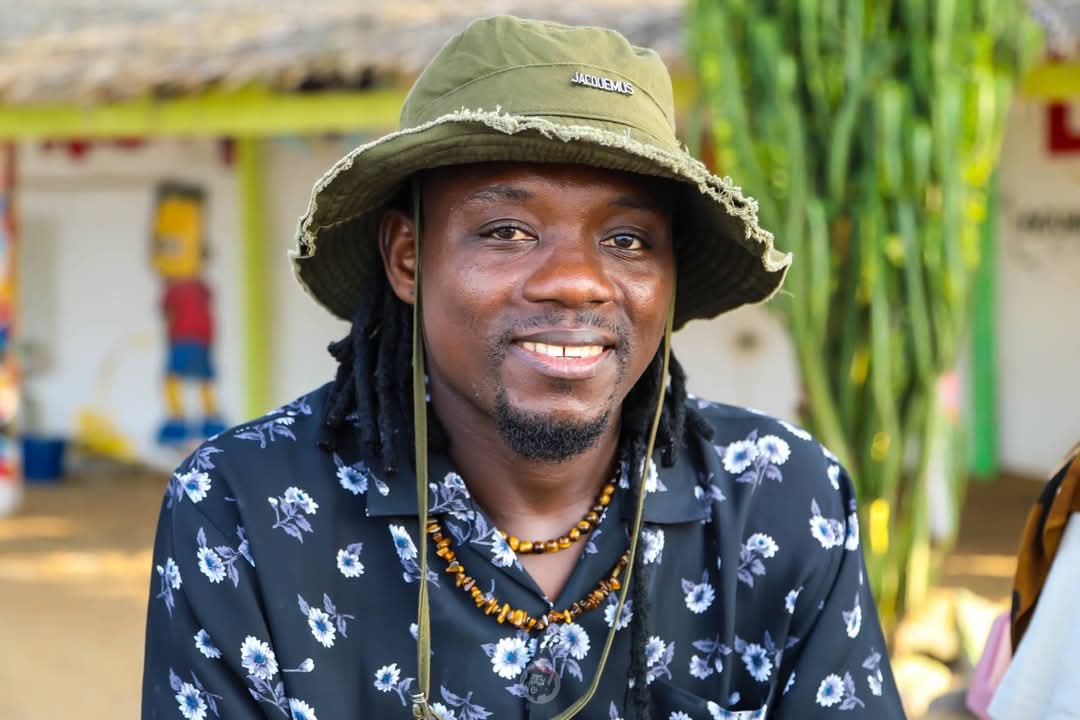 Consty Black en concert live à Grand-Bassam : un hymne à la paix et à la cohésion sociale