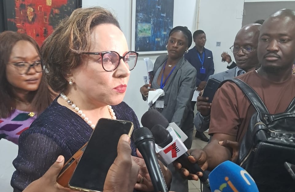 Côte d’Ivoire/ Culture : "Résilience", le cri du cœur et du pinceau de Regina Veltin