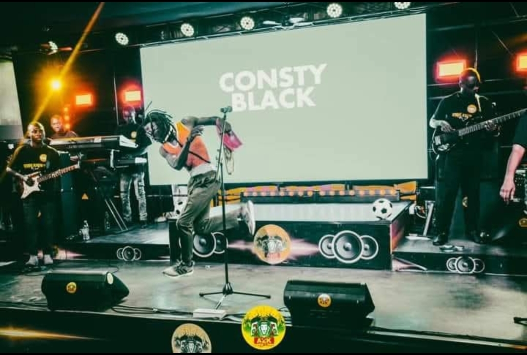 Grand-Bassam : Consty Black rallume la flamme de la paix et de la cohésion sociale à travers un concert reggae mémorable