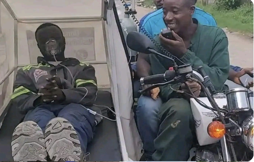 Un Camerounais Innovant Crée une "Moto Ambulance" à Douala